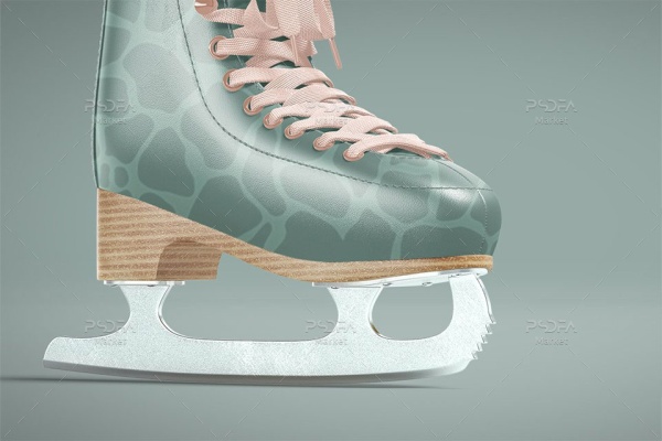موکاپ کفش اسکی روی یخ