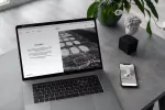 موکاپ مک بوک پرو لافت استایل