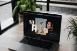 موکاپ مک بوک پرو لافت استایل