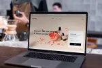 موکاپ مک بوک پرو لافت استایل