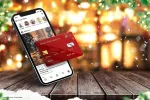 موکاپ موبایل در کریسمس و زمستان روی میز چوبی