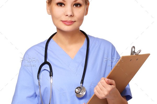 تصویر استوک پزشک زن با گوشی پزشکی و کلیپ بورد