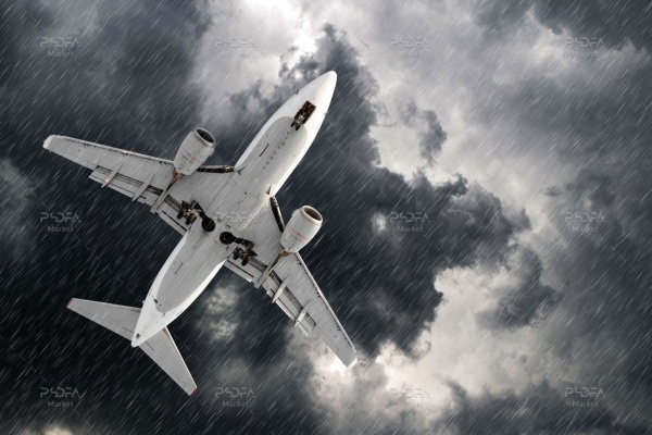 تصویر استوک هواپیما در هوای طوفانی
