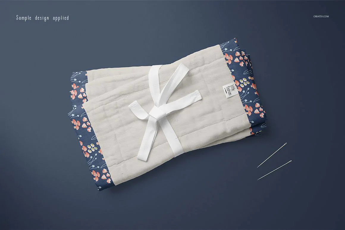 موکاپ پیشبند آروغ گیر نوزاد - 5 موکاپ پیشبند آروغ گیر نوزاد - 5