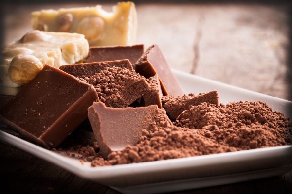 شکلات خرد شده با کاکائو
