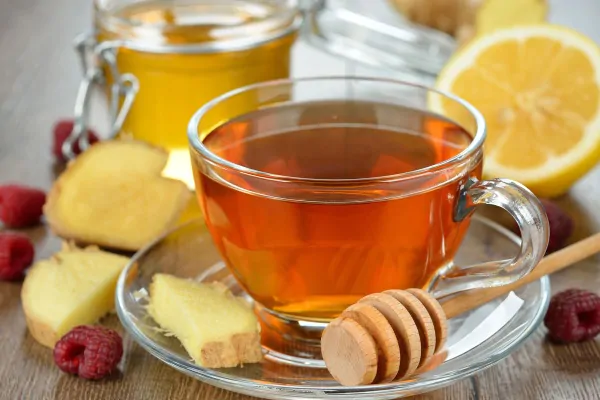 عکس استوک فنجان چای و عسل