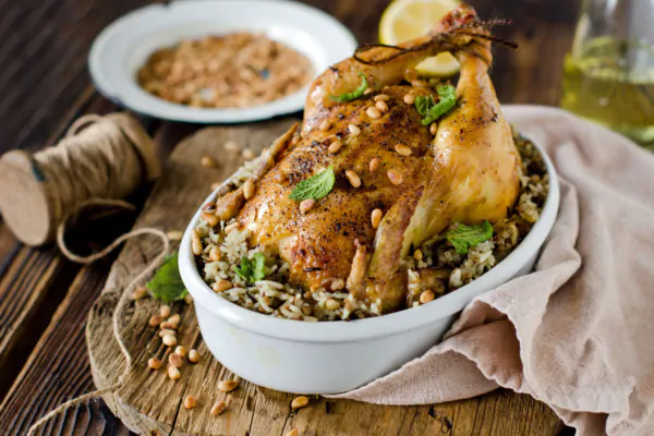 عکس استوک مرغ شکم پر