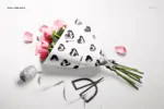 موکاپ کاغذ بسته بندی دسته گل رز