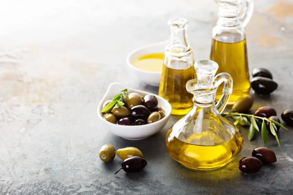 روغن زیتون و زیتون‌های تازه