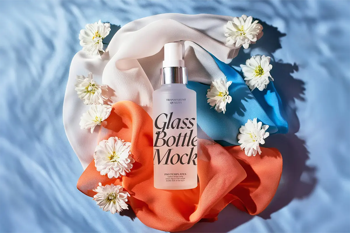 موکاپ بطری شیشه‌ای عطر شفاف