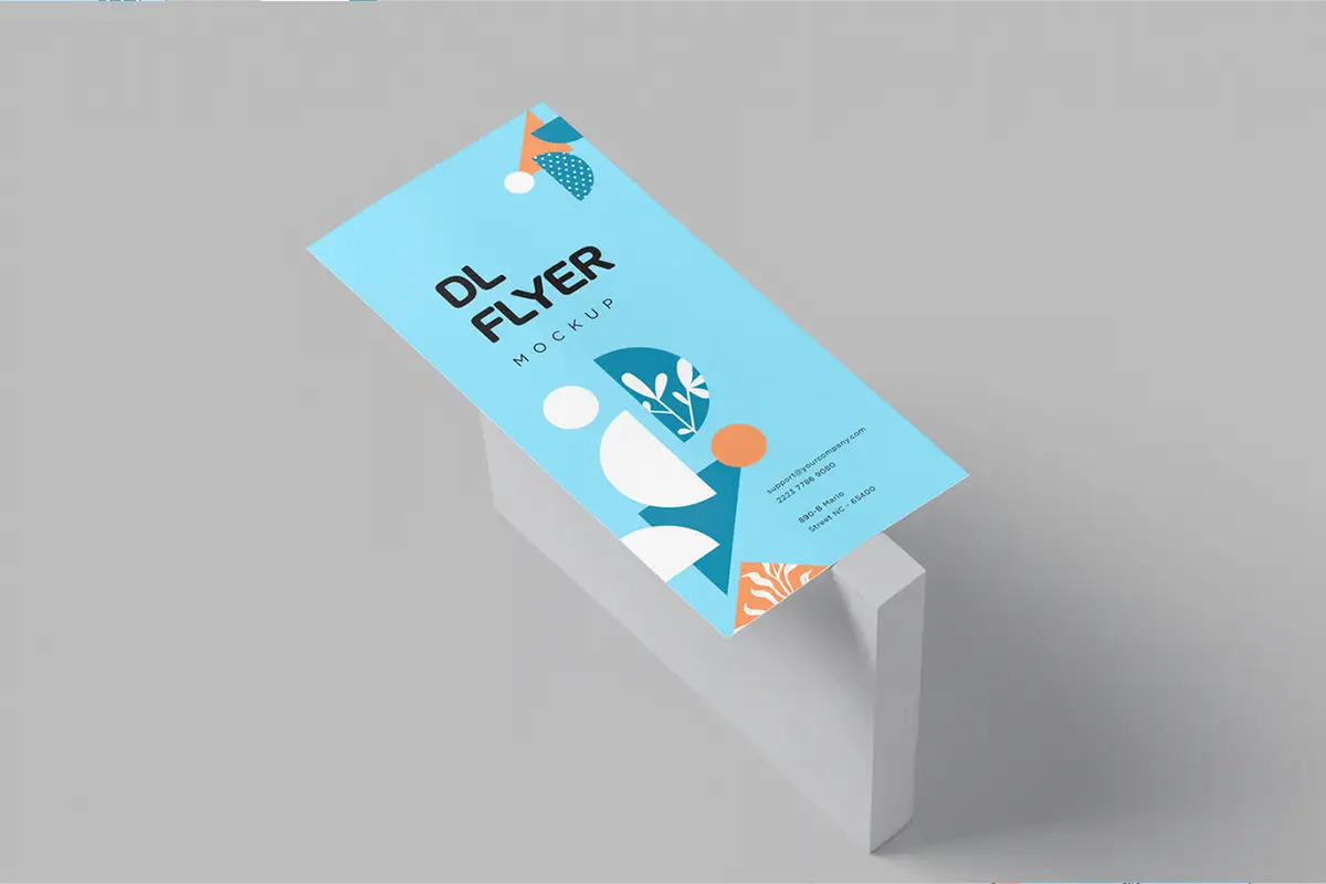 موکاپ تراکت سایز DL - 2 موکاپ تراکت سایز DL - 2