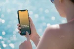 موکاپ موبایل آیفون در دست - 11 موکاپ موبایل آیفون در دست - 11